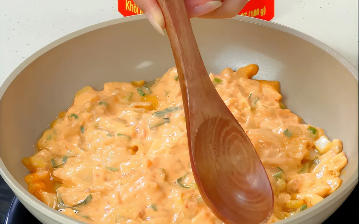 Bước 3: Chiên bánh kim chi