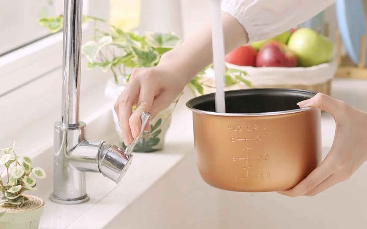 Bước 1: Nấu cơm tấm