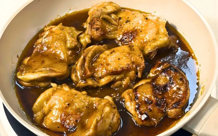 Bước 3: Làm Gà Xốt Tiêu Đen