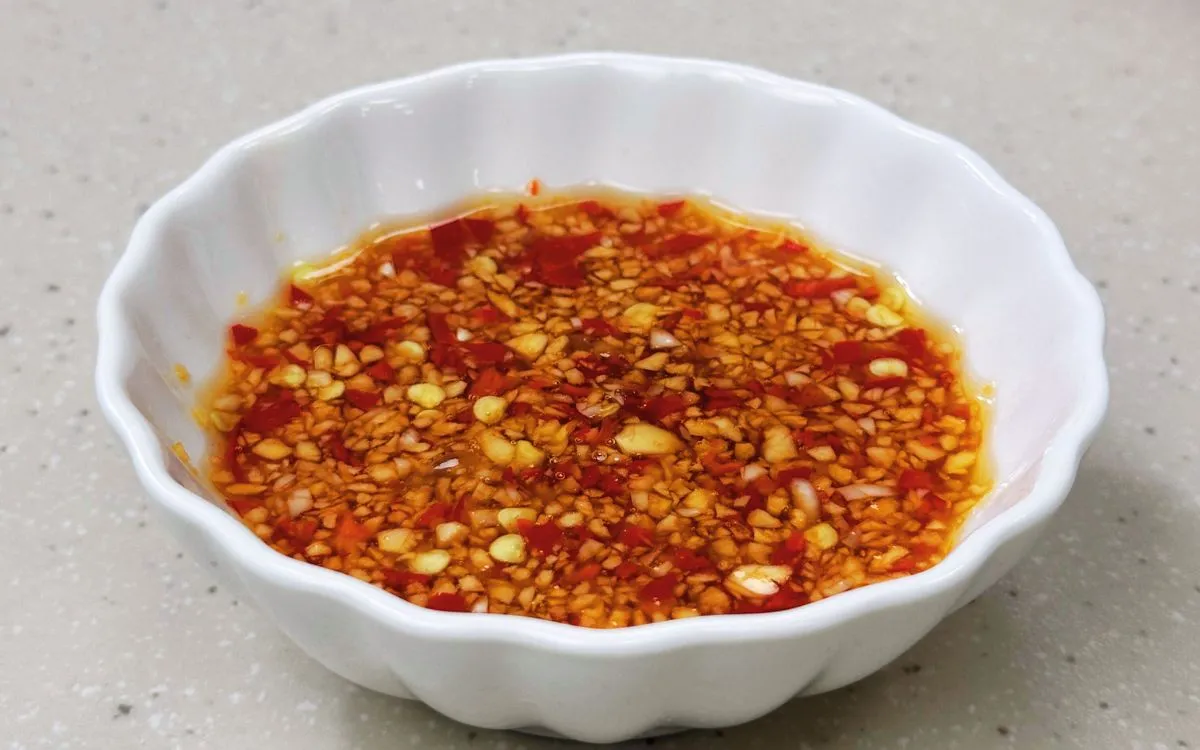 Bước 3: Pha nước mắm