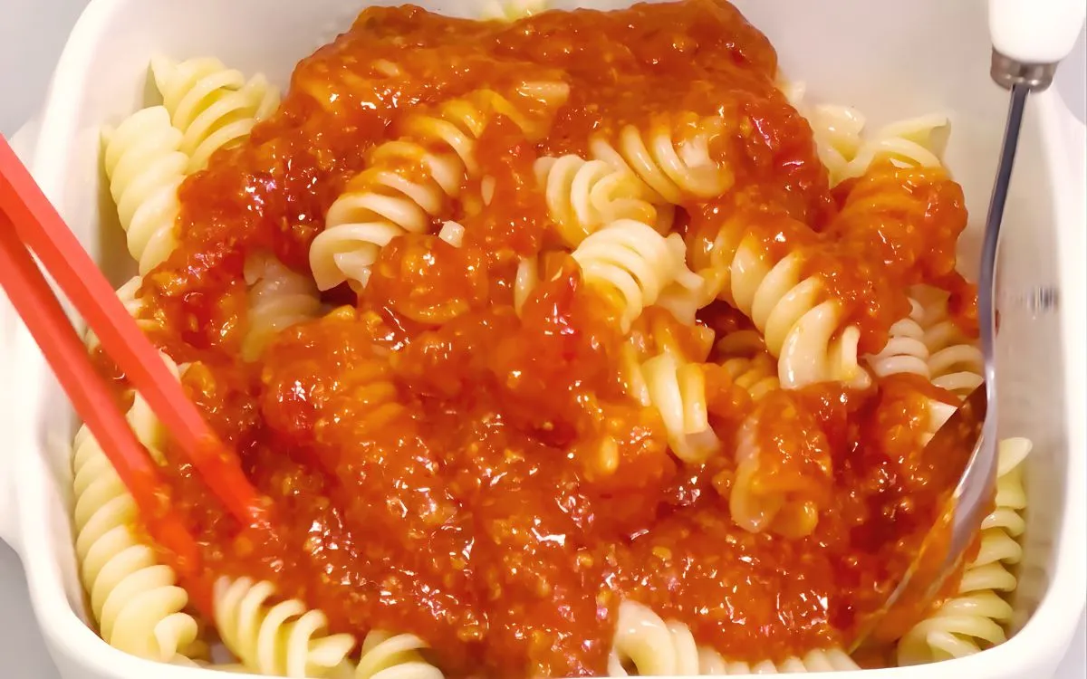 Bước 2: Trộn xốt