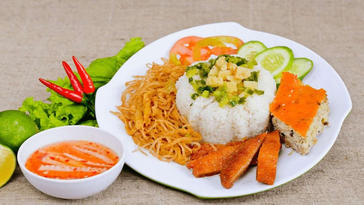 Dĩa cơm tấm sườn bì chả