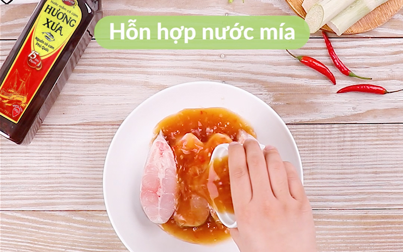 Bước 2: Ướp cá