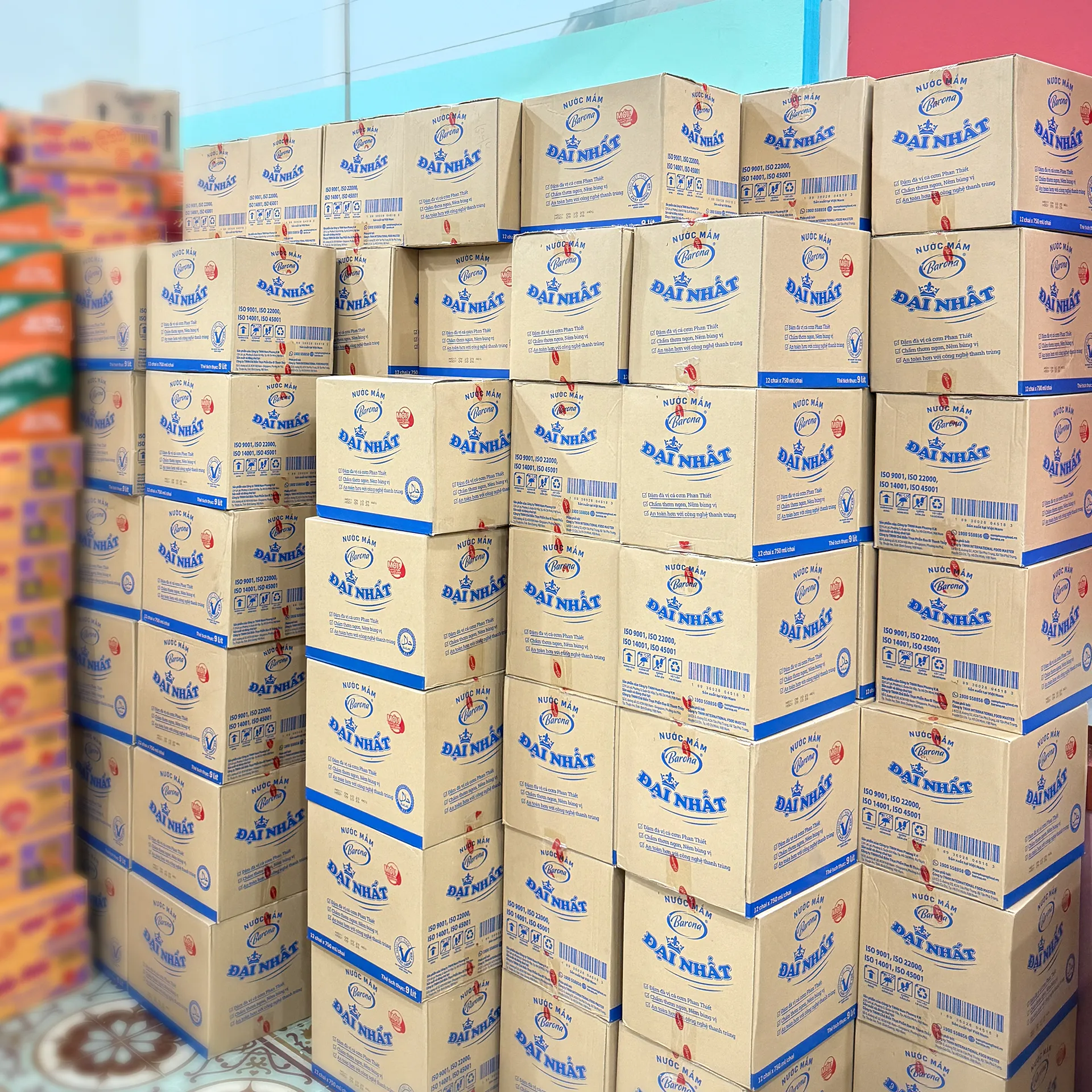 Nuoc-mam-dai-nhat-chung-tay-cuu-tro-ba-con-vung-lu-mien-trung (10)