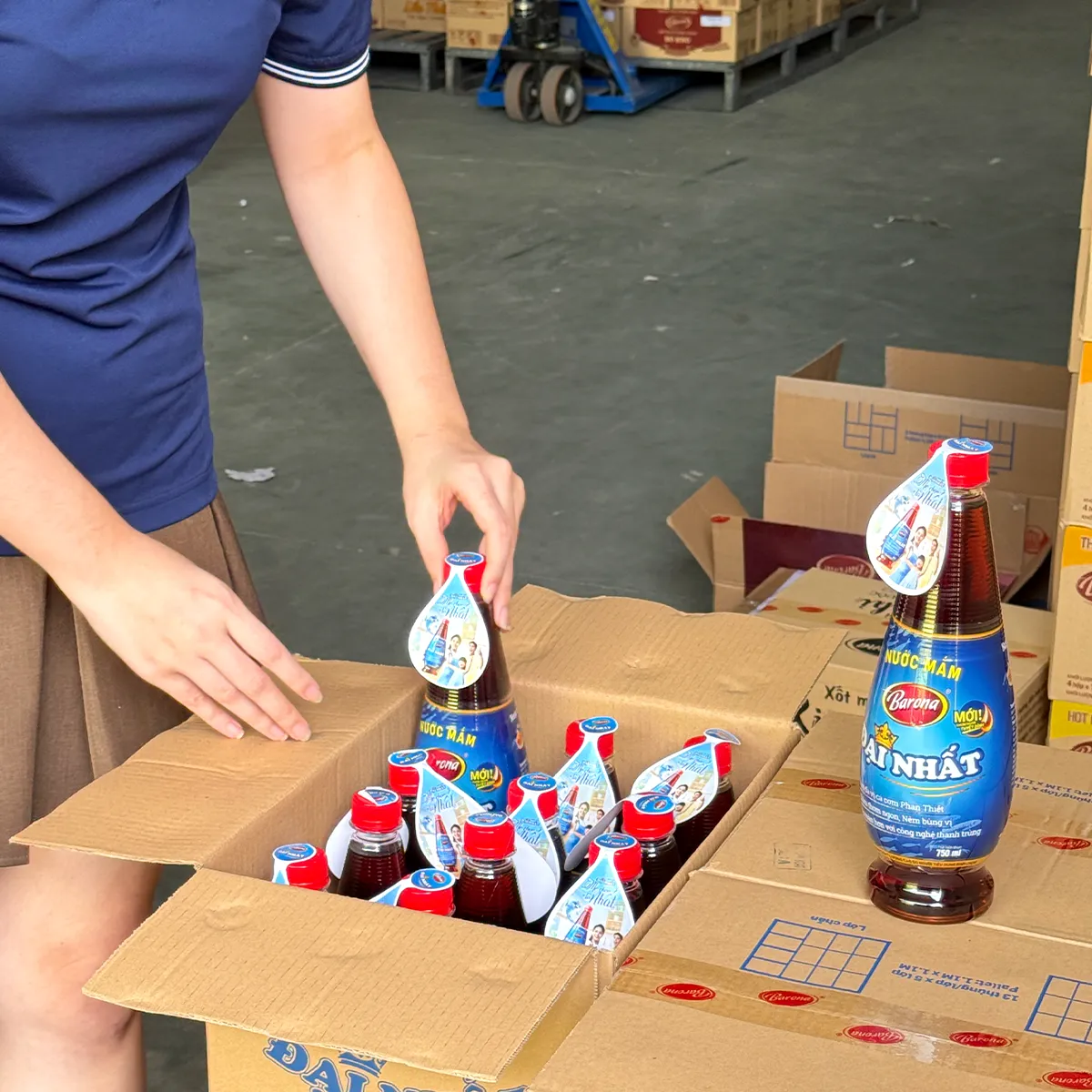 Nuoc-mam-dai-nhat-chung-tay-cuu-tro-ba-con-vung-lu-mien-trung (9)